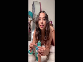pillowprincess369 masturbates with a dildo and a rubber band.