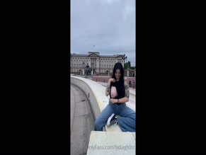 LydiaGhost Exposes Tits at Buckingham Palace