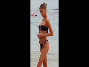 Elisabeth Turner bikini body