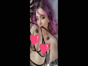 Itsjinxxxie teases in lingerie
