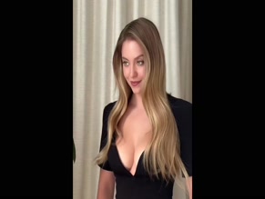 Sydney Sweeney cleavage black dress