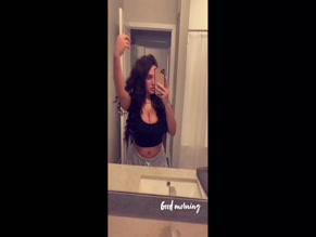 Ponsee Saa big tits mirror selfie