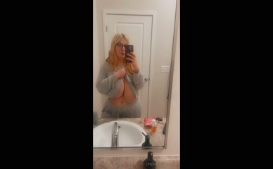 tab0301 shows off her huge tits in mirror selfie