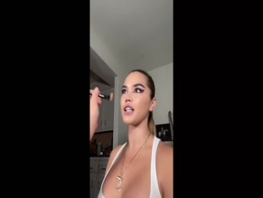Paris Berelc Cleavage Makeup Tutorial