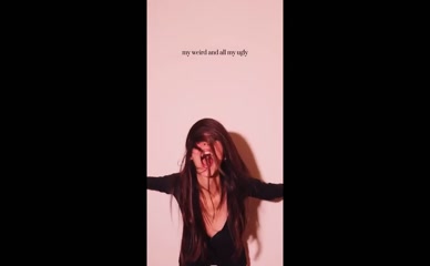 victoriajustice cleavage tease