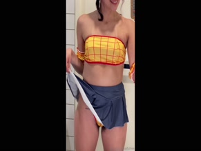 yessydwaifufree hairy pussy flash under skirt