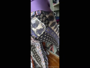 yourfavoritefartgirl:  Showing ass and pussy through pants