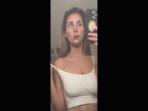 skuishiiiposr uncensored peek inside her bra