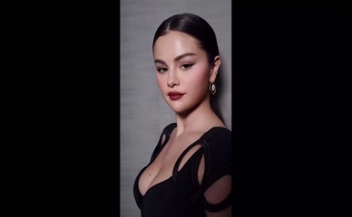 Selena Gomez cleavage