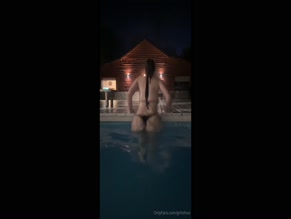 girlofnox Ass in Pool