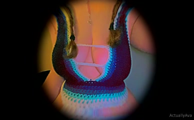 AlanaEstelle Cleavage Tease