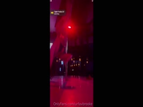 Stripper urfavbrooke pole dance.