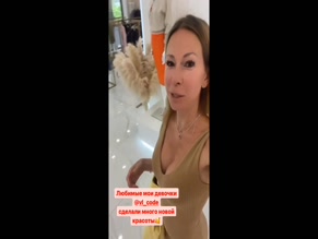 Lisarulit cleavage display