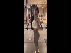 Fiosrs ass in leggings gym selfie